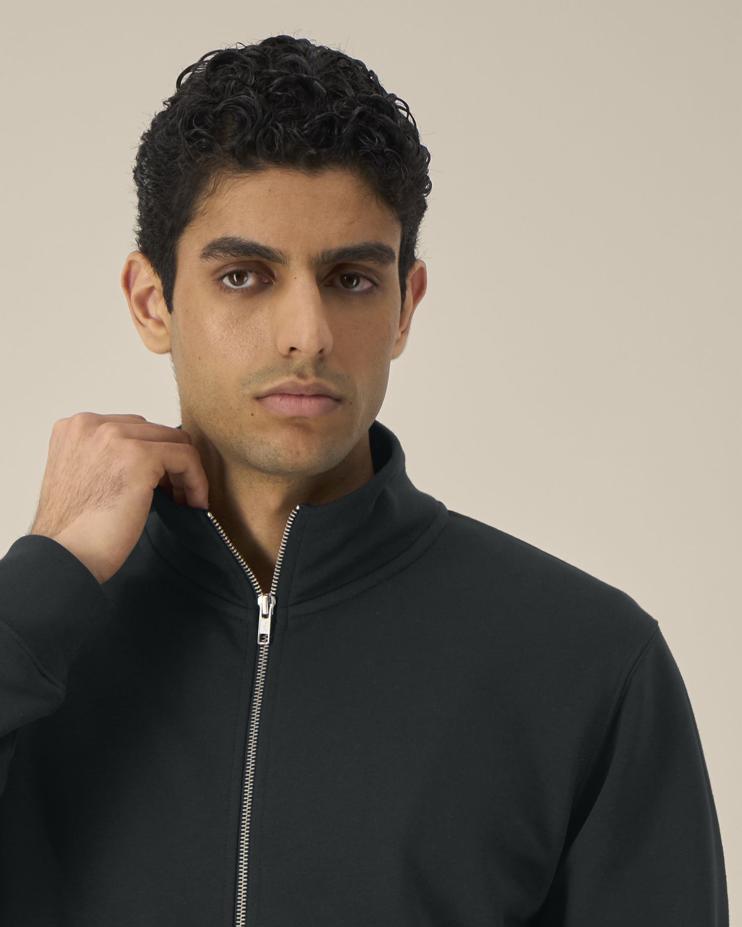 #Farbe_Black - C002
