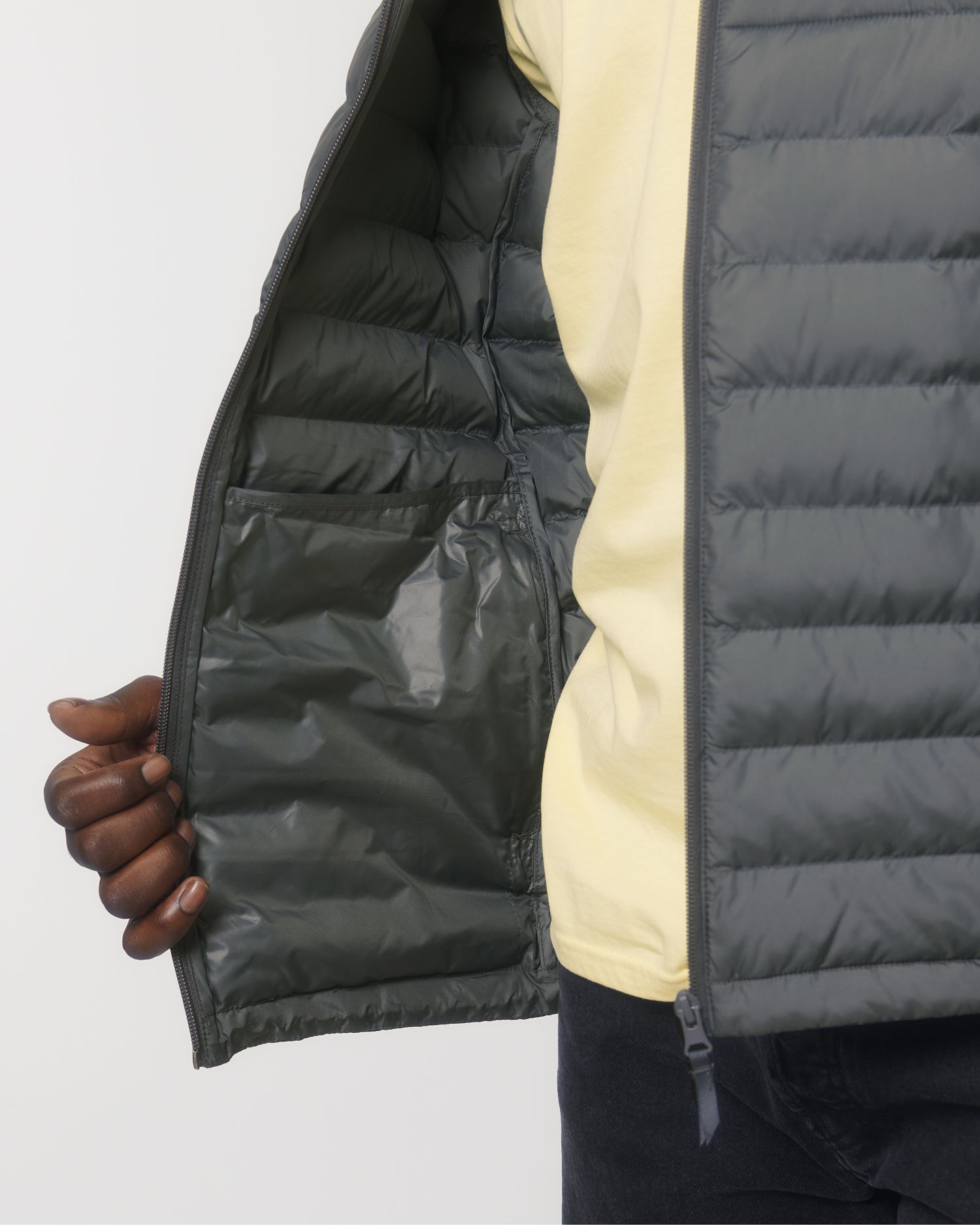 #Farbe_Deep Metal - C080