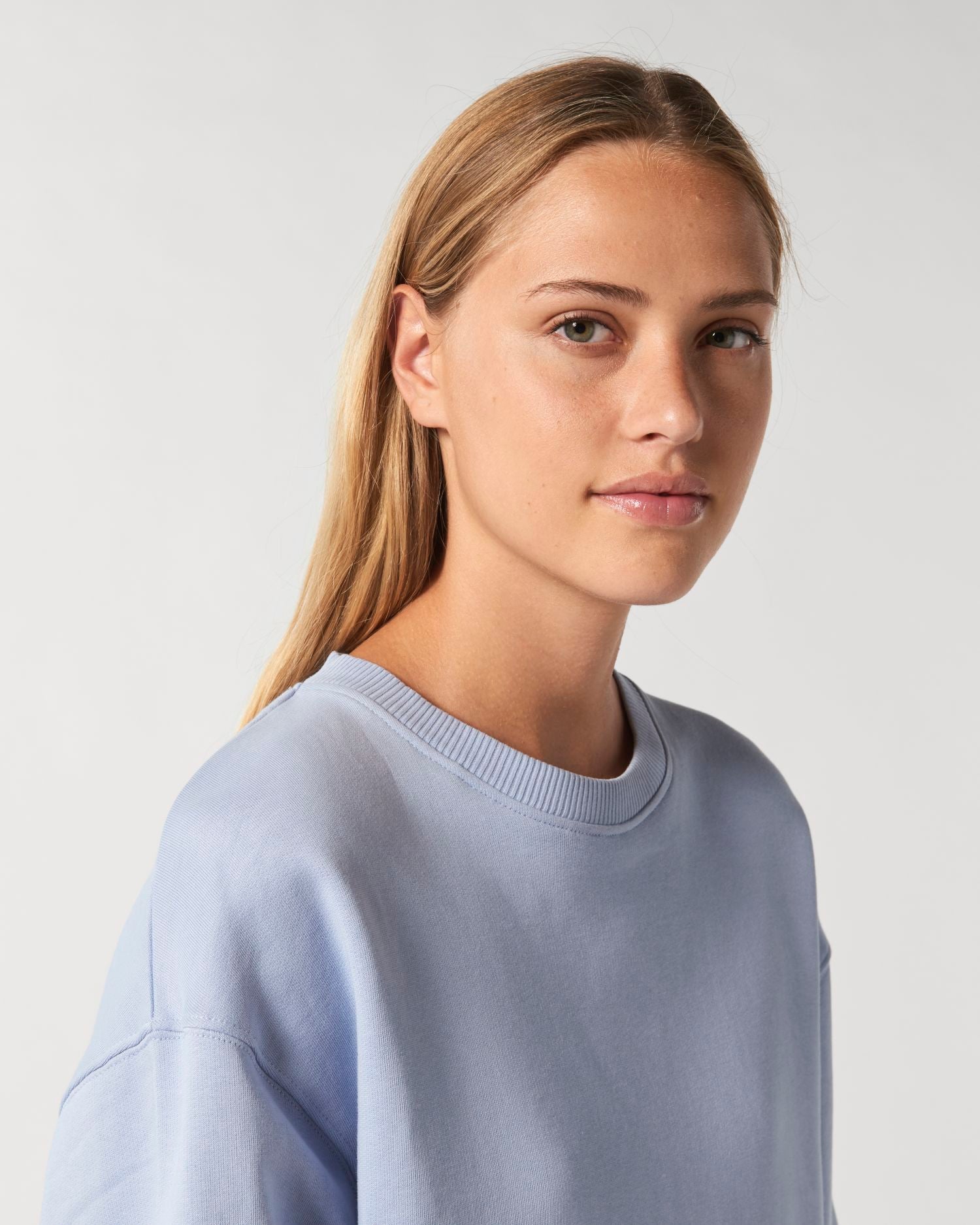 #Farbe_Serene Blue - C057