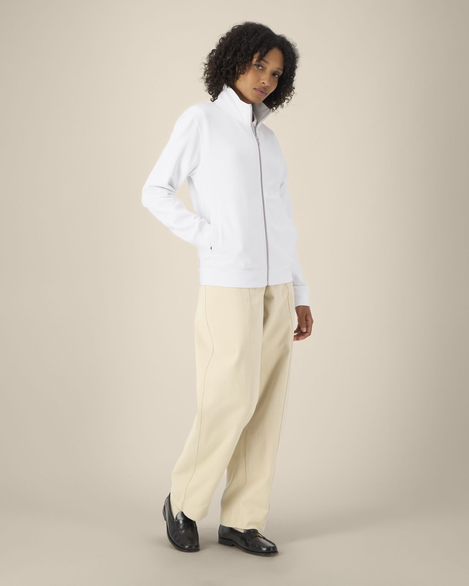 #Farbe_White - C001