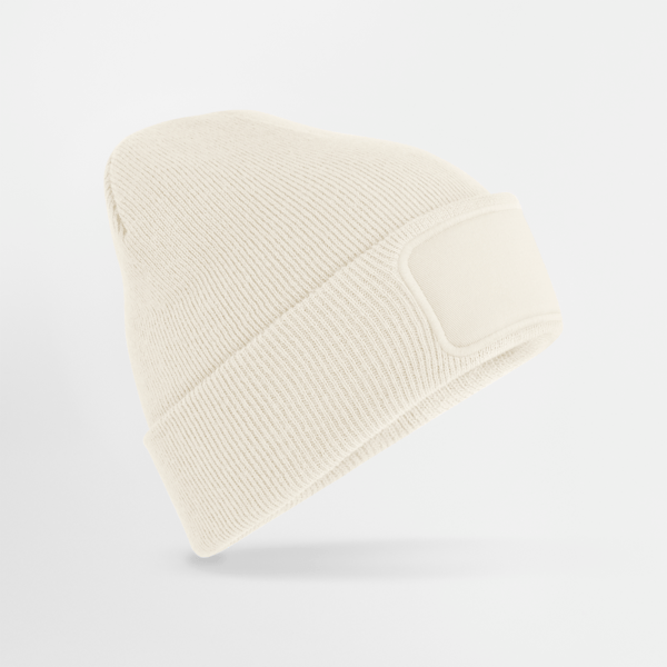 Beanie B445 in Burgundy – Nahaufnahme Doppelstrick-Material