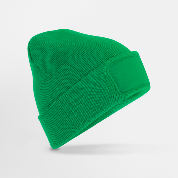 Beechfield Beanie in Classic Red – Detail Cotton-Twill-Patch